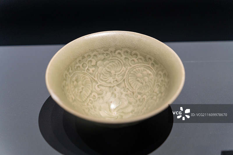 成都考古中心常设展展出的古代陶器图片素材