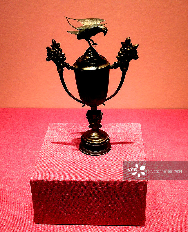 1956年、广东省举重比赛奖杯、2025百年湾区情--粤港澳大湾区近现代文物展图片素材