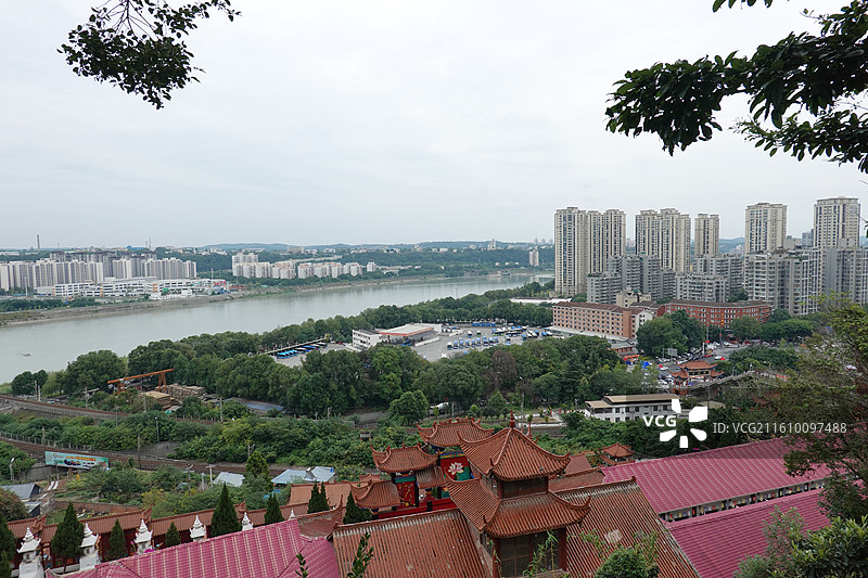 四川省绵阳市绵阳罗汉寺和涪江图片素材