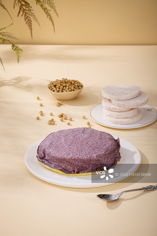 豆乳芋泥千层蛋糕图片素材