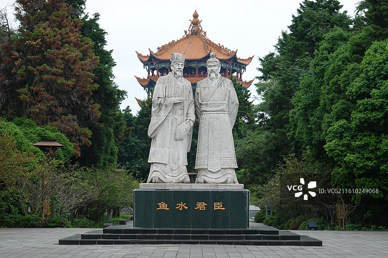 四川省绵阳市游仙区绵阳富乐山人和苑鱼水君臣像图片素材