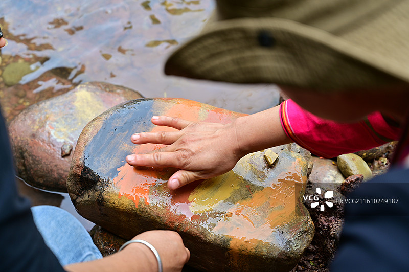 云南基诺山基诺族的特色彩妆图片素材