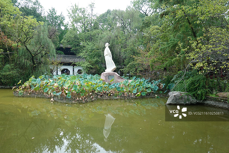 四川省绵阳市江油市江油李白纪念馆：青莲池李白像图片素材