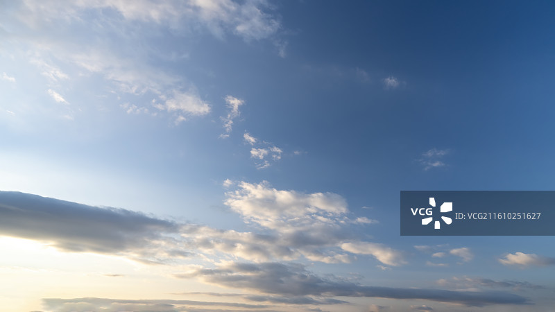 蓝天白云与阳光图片素材