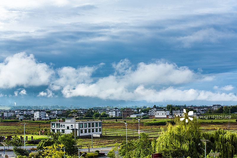 中国云南省大理白族自治州鹤庆县田园风光图片素材