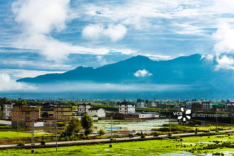 中国云南省大理白族自治州鹤庆县田园风光图片素材