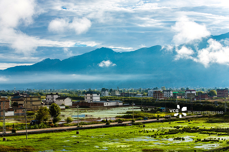 中国云南省大理白族自治州鹤庆县田园风光图片素材
