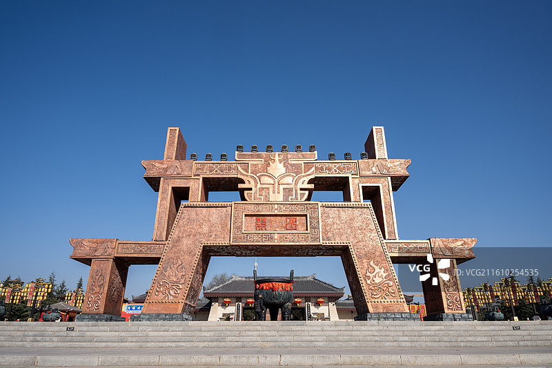 陕西富平县中华郡文化旅游景区荆山铸鼎牌坊图片素材