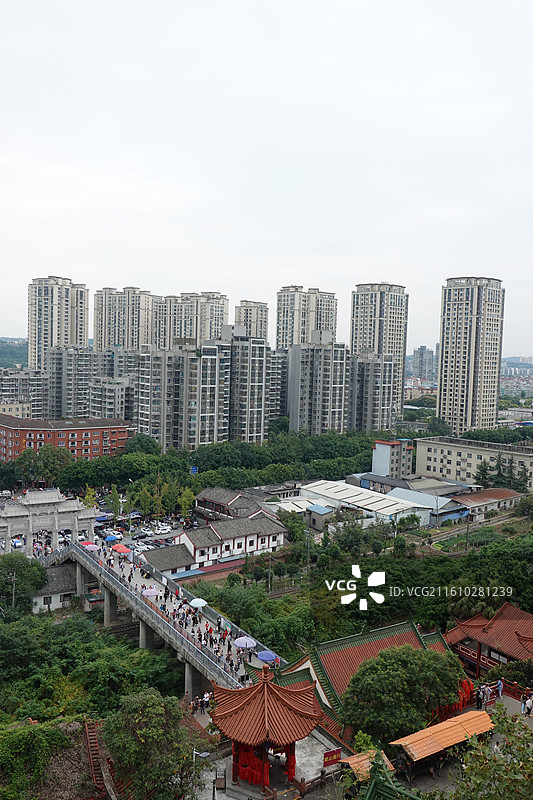 四川省绵阳市绵阳圣水寺拍绵阳市区城市天际线图片素材