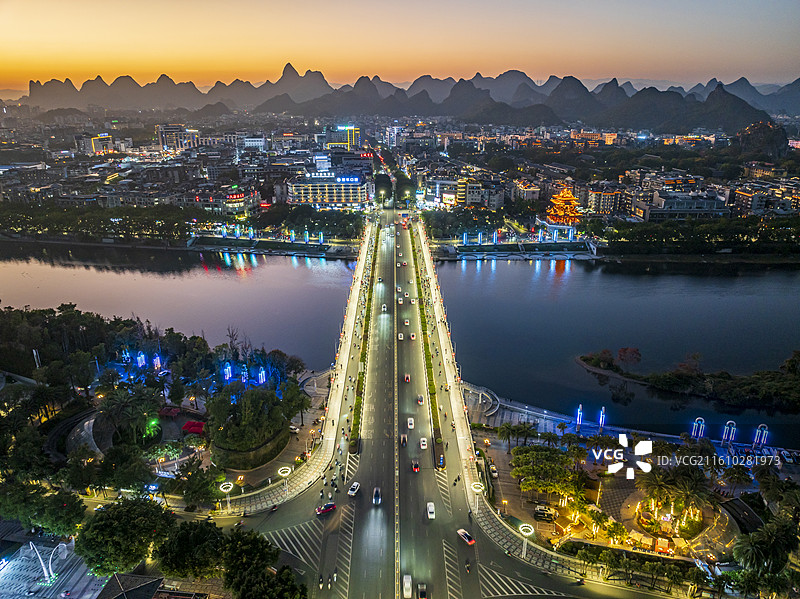 桂林市区夕阳夜景风光航拍图片图片素材