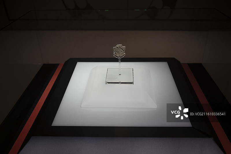 陶寺遗址出土史前骨猴雕刻艺术品图片素材