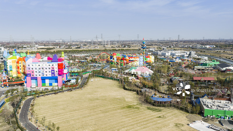 上海乐高乐园鸟瞰图：色彩斑斓的游乐世界图片素材