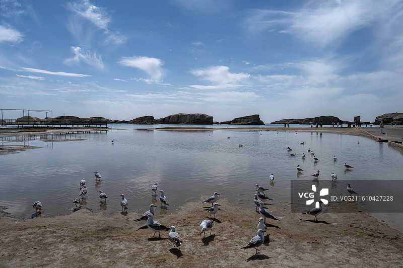 青海省海西蒙古族藏族自治州大柴旦行委乌苏特水上雅丹地质公园风光图片素材