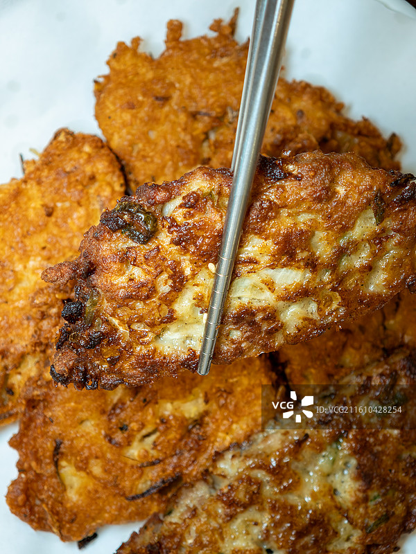 广藏市场传统绿豆煎饼和猪肉煎饼图片素材