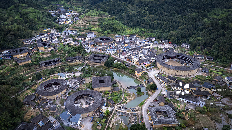 航拍福建石桥村传统圆形土楼图片素材