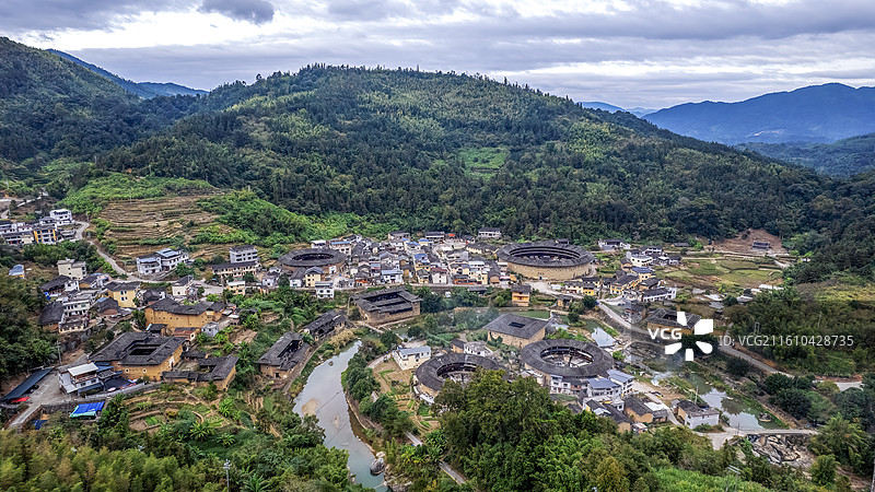 航拍福建石桥村传统圆形土楼图片素材