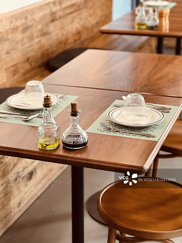 地中海餐桌图片素材