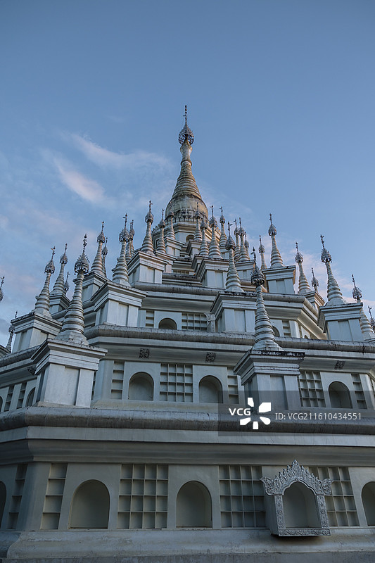 中国云南德宏芒市勐焕银塔图片素材