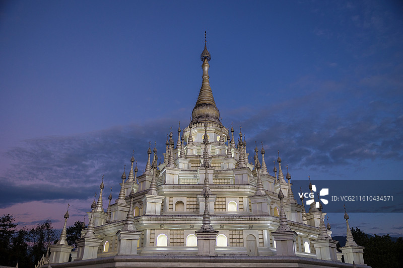 中国云南德宏芒市勐焕银塔图片素材