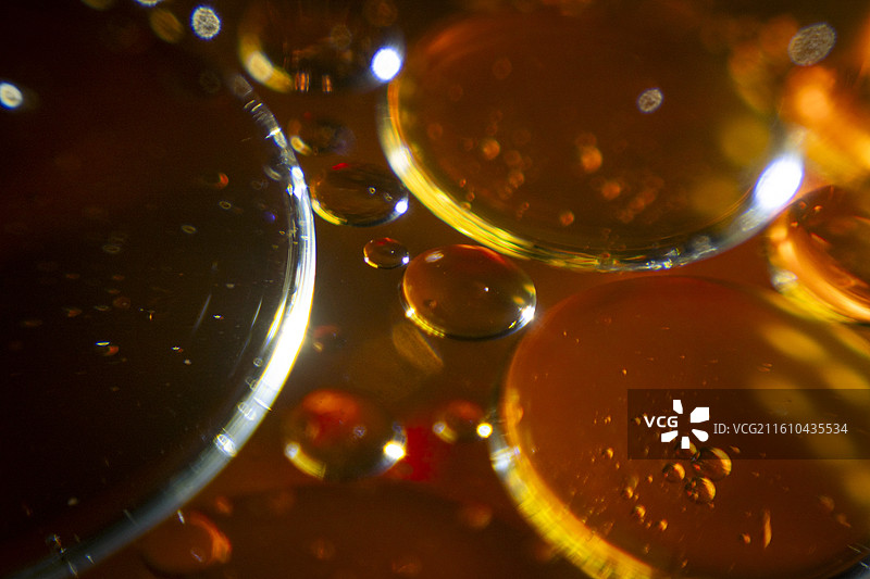 行走的水珠图片素材