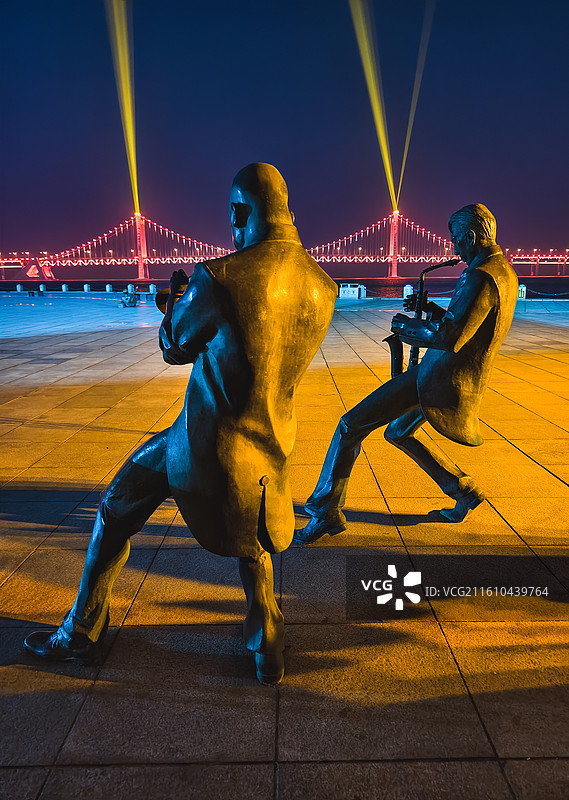 中国辽宁大连星海广场奏乐雕塑图片素材
