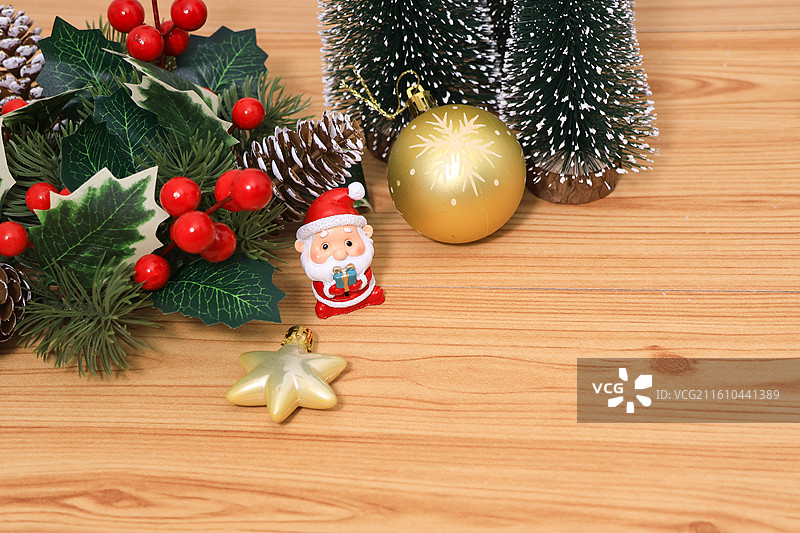 温馨圣诞桌搭场景，白色简洁小清新图片素材