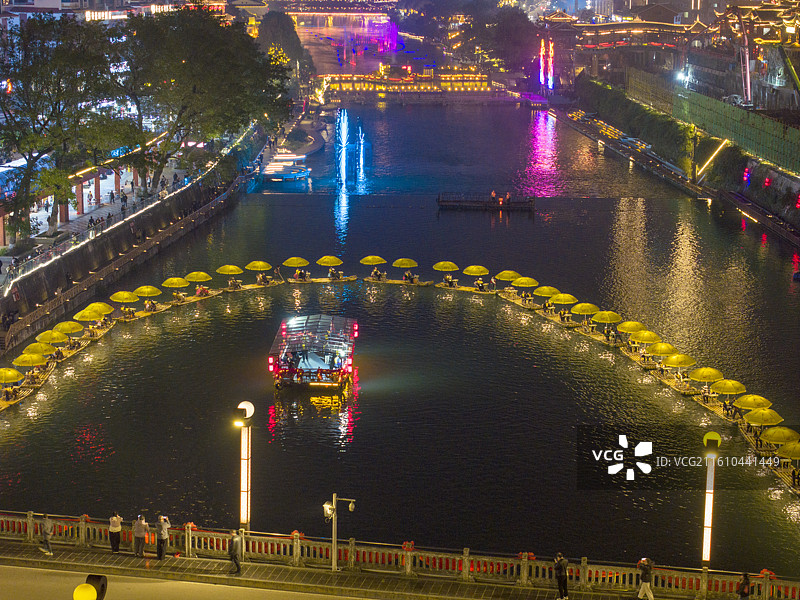 航拍湖北宣恩县贡水河4A级景区水上竹筏，龙游贡水璀璨夜景图片素材