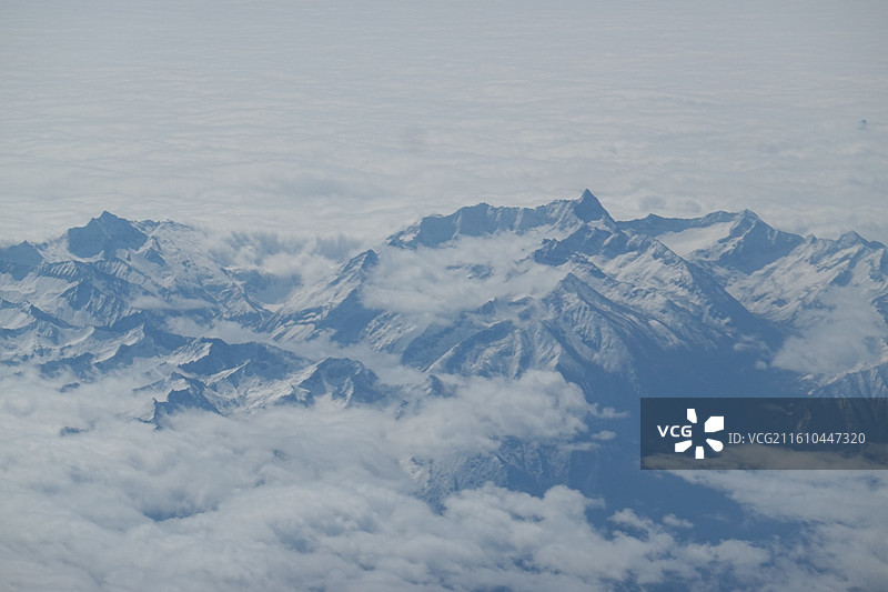 西藏林芝米林机场起飞：飞机航拍南迦巴瓦峰和加拉白垒峰图片素材