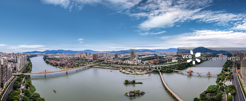航拍漳州九龙江城市天际线图片素材