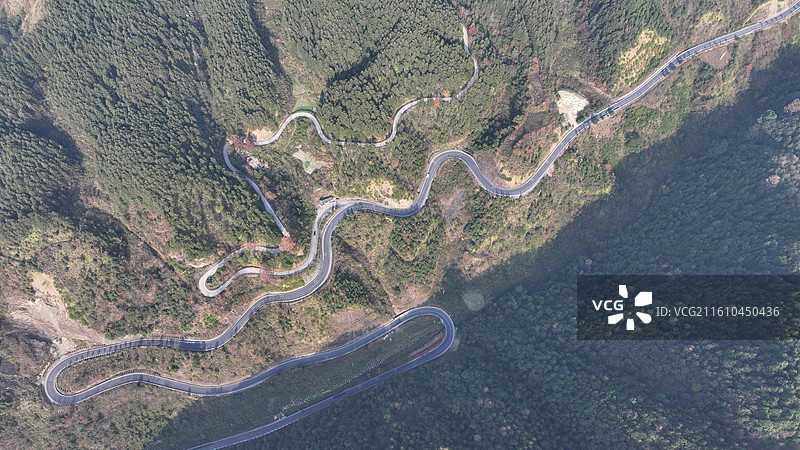 贵州锦屏蜿蜒弯曲的乡村公路图片素材