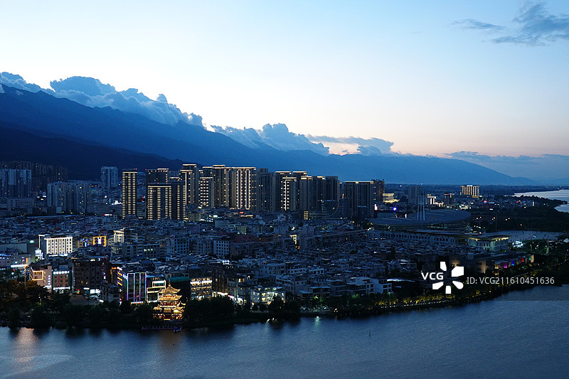云南大理下关苍山洱海西洱河锁水阁城市风光图片素材