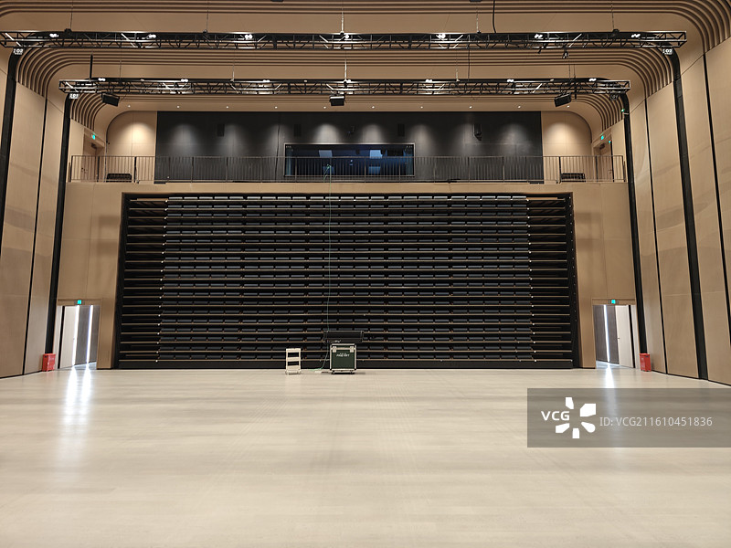 长安乐一带一路文化艺术中心现代白色曲线建筑室内装饰多功能厅升降舞台图片素材