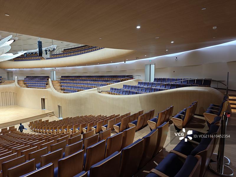 长安乐一带一路文化艺术中心现代白色曲线建筑室内装饰多功能厅升降舞台图片素材