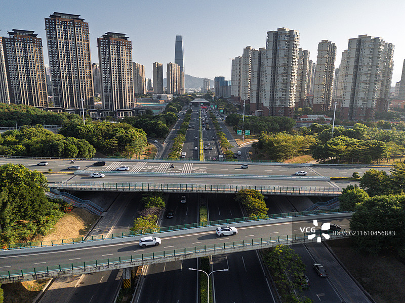 厦门集美区海翔大道城市道路与高层建筑景观图片素材