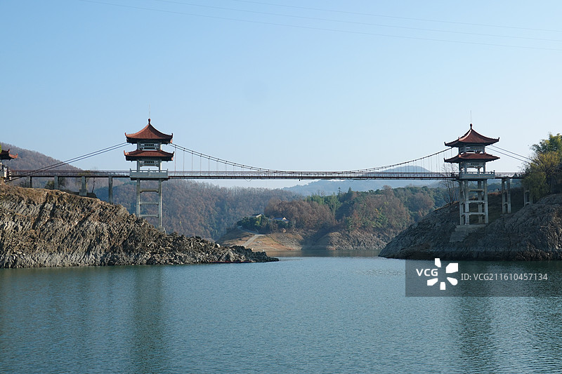 陕西省安康市汉江安康瀛湖风景区：翠屏岛特大斜拉桥图片素材