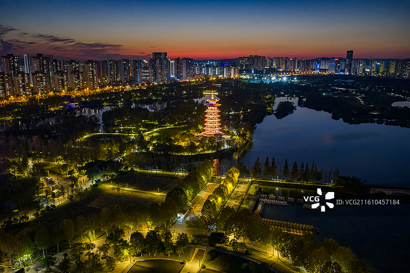 航拍湖南长沙南二环罗家嘴立交桥与洋湖夜景图片素材