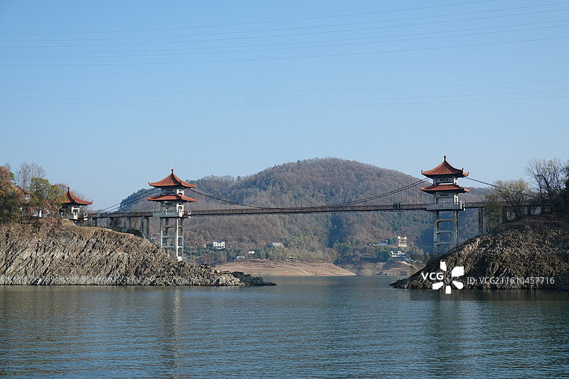 陕西省安康市汉江安康瀛湖风景区：翠屏岛特大斜拉桥图片素材
