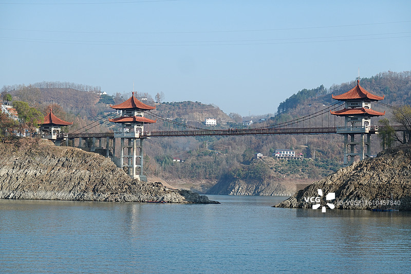 陕西省安康市汉江安康瀛湖风景区：翠屏岛特大斜拉桥图片素材