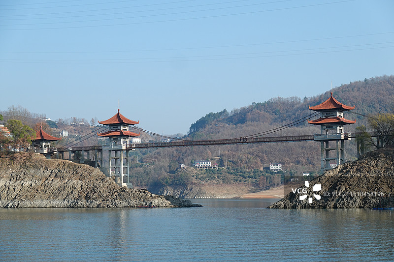 陕西省安康市汉江安康瀛湖风景区：翠屏岛特大斜拉桥图片素材