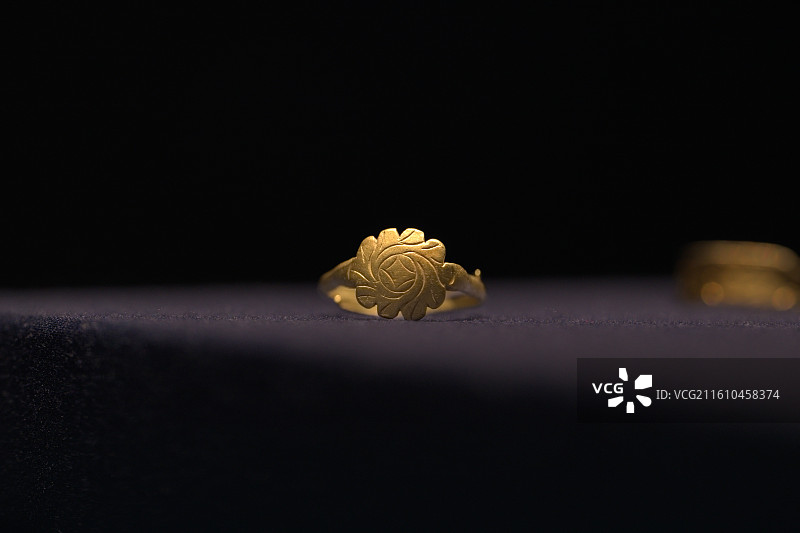 金戒_明_江南水乡博物馆_江口沉银展图片素材