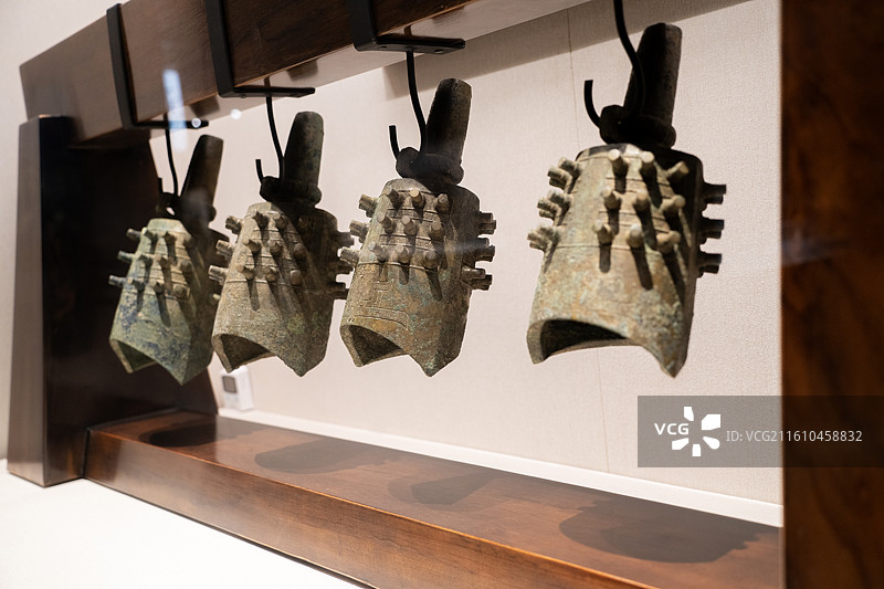 蟠螭纹铜编钟 春秋时期 河南辉县琉璃阁甲墓 1936年出土 深圳博物馆图片素材