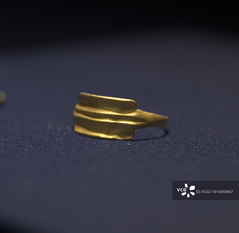 金戒_明_江南水乡博物馆_江口沉银展图片素材