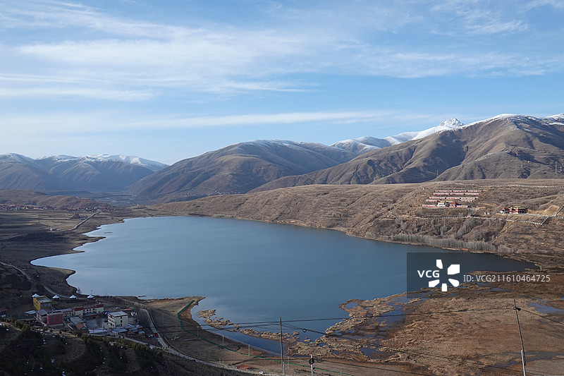 四川省甘孜州炉霍县G317国道：卡萨湖卡萨山寺卡萨尼姑寺图片素材