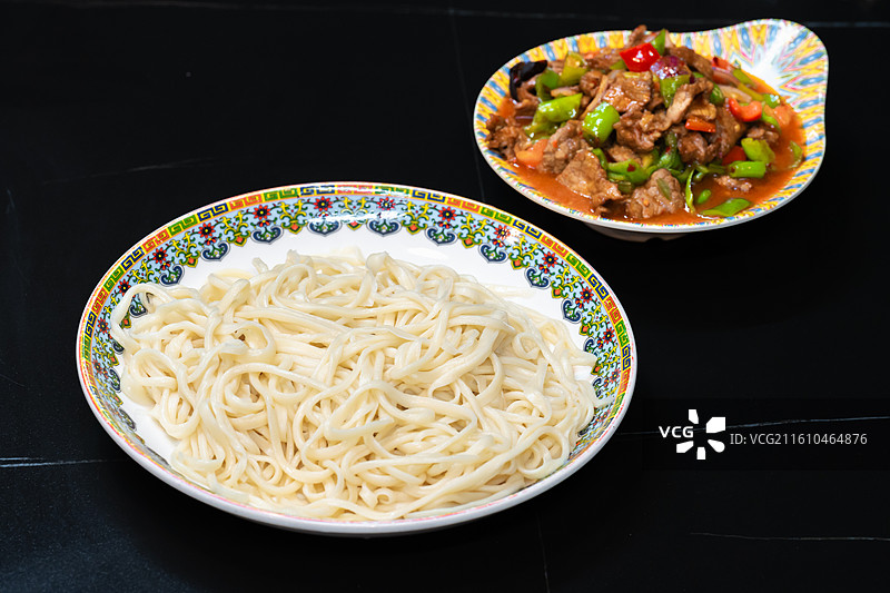 新疆特色美食 过油肉拌面 拉条子 伊犁风味 面食 文旅图片素材