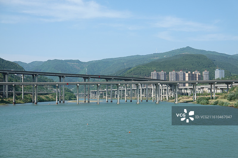 四川省广元市广元千佛崖摩崖造像千佛崖石窟拍：G5京昆高速嘉陵江特大桥图片素材