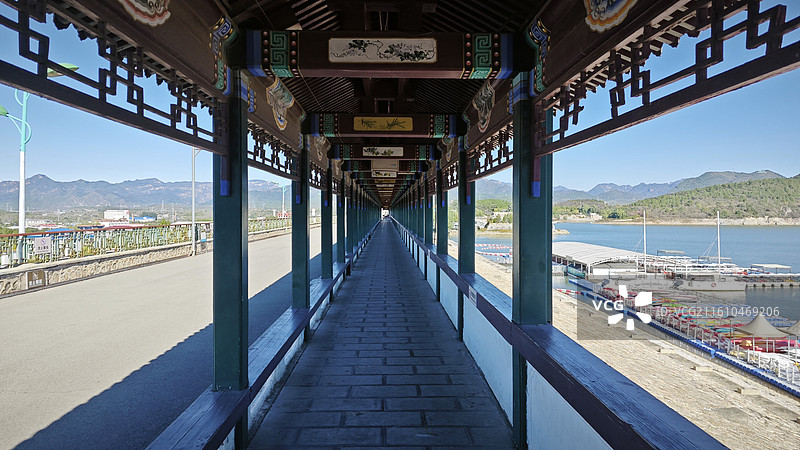 北京市平谷区金海湖风景区海子水库大坝涂鸦雕像宝塔红叶港口图片素材