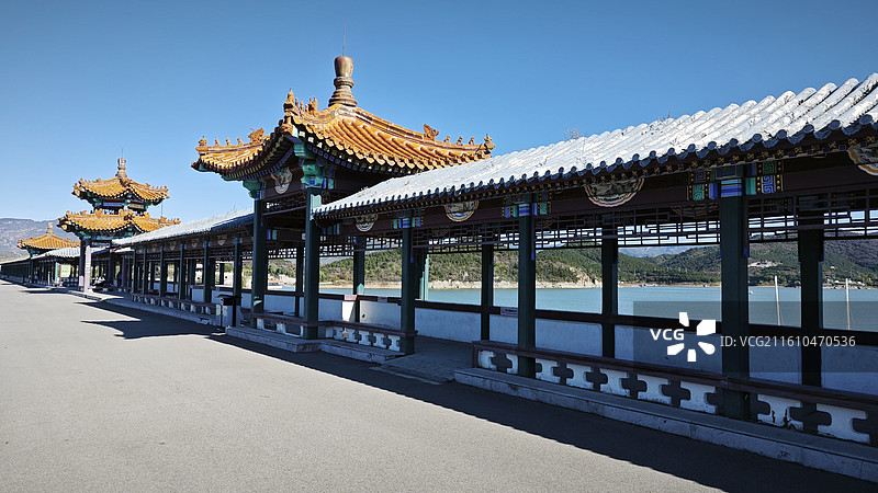 北京市平谷区金海湖风景区海子水库大坝涂鸦雕像宝塔红叶港口图片素材