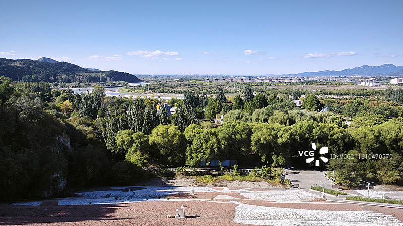 北京市平谷区金海湖风景区海子水库大坝涂鸦雕像宝塔红叶港口图片素材