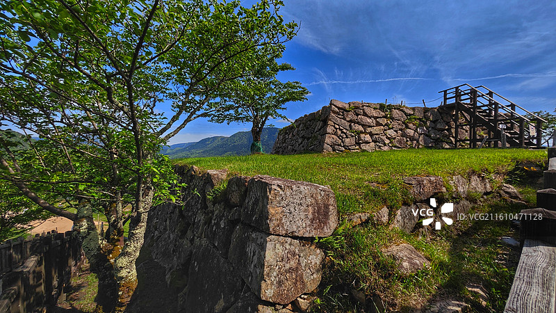 日本兵库县竹田遗迹是建于 1443 年左右的山城，别名虎卧城，因常现云海被称为 “天空之城”图片素材