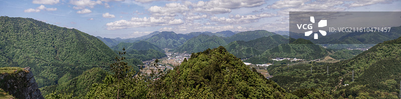 日本兵库县竹田遗迹是建于 1443 年左右的山城，别名虎卧城，因常现云海被称为 “天空之城”图片素材